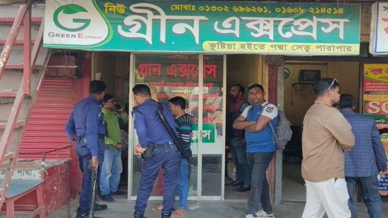 কুষ্টিয়ায় যাত্রীদের কাছে অতিরিক্ত বাস ভাড়া নেওয়ায় গ্রীন এক্সপ্রেসকে জরিমানা ২ হাজার টাকা জরিমানা