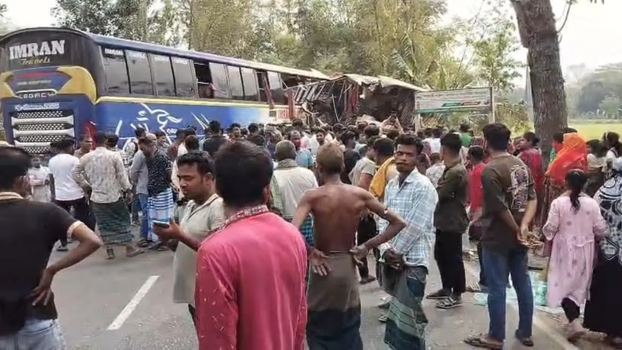 দুই বাসের সংঘর্ষে নিহত ২