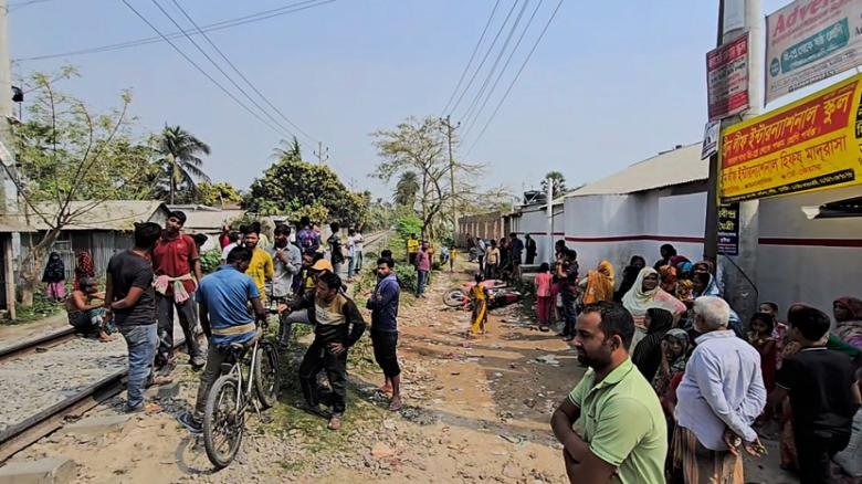 কুষ্টিয়ায় অরক্ষিত রেলক্রসিংয়ে ট্রেনের ধাক্কায় ঠিকাদার নিহত