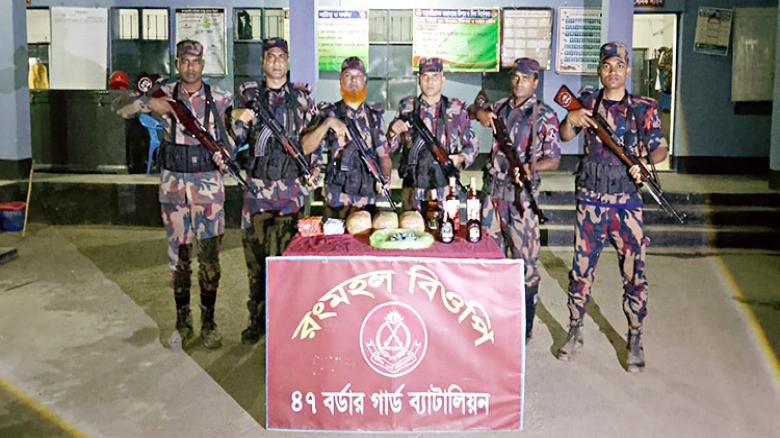 কুষ্টিয়া সীমান্তে বিজিবির অভিযান, অবৈধ ওষুধ-ভারতীয় পণ্য উদ্ধার