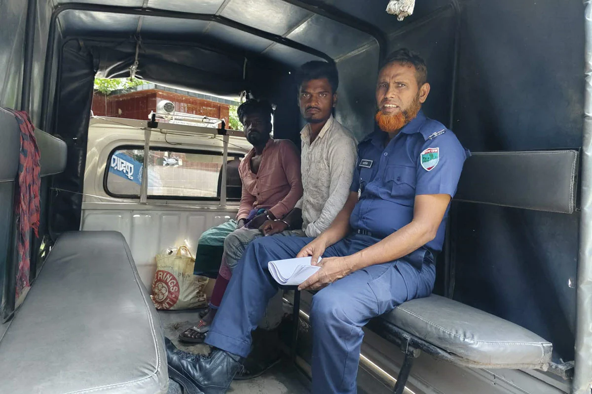 কুমারখালীতে শ্রমিক দল নেতার এক্সক্যাভেটরে আগুন, বালু ব্যবসায়ী গ্রেফতার