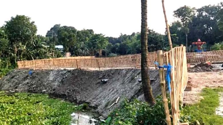 কুষ্টিয়ায় লেক ভরাট করে পার্ক নির্মাণের অভিযোগ